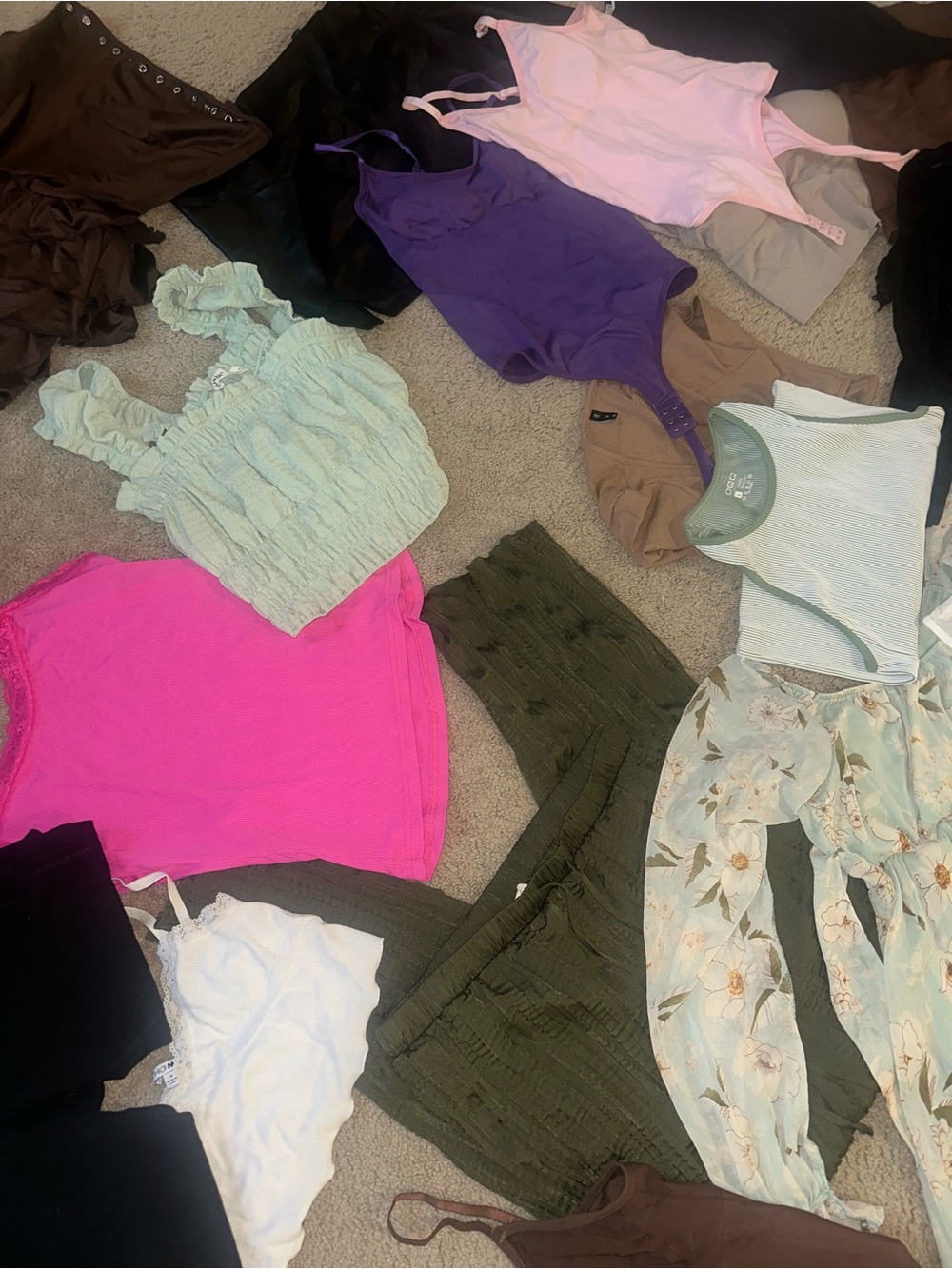 Clothing bundle size large (all included)